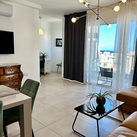 Luxury Private & St Julians - Shared Guest house Is-Swieqi