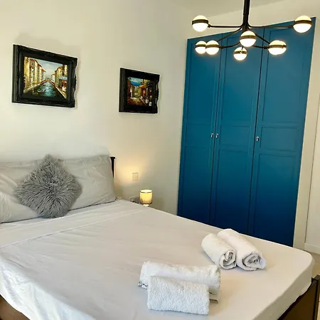 Guest house Luxury Private & St Julians - Shared *