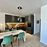 Guest house Luxury Private & St Julians - Shared *