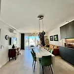 Guest house Luxury Private & St Julians - Shared *