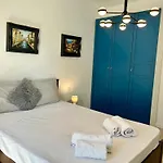 Guest house Luxury Private & St Julians - Shared *
