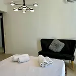 Guest house Luxury Private & St Julians - Shared