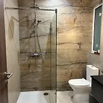 Luxury Private & St Julians - Shared Guest house