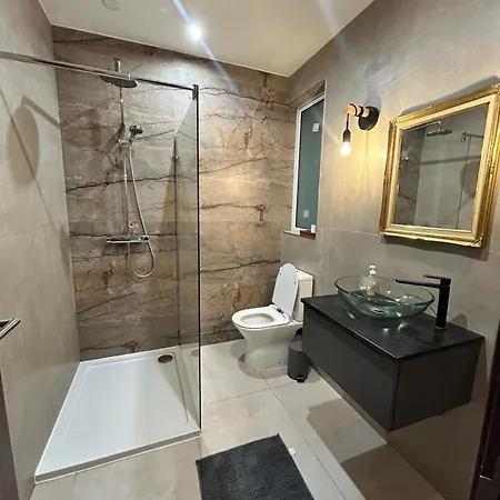 Luxury Private & St Julians - Shared