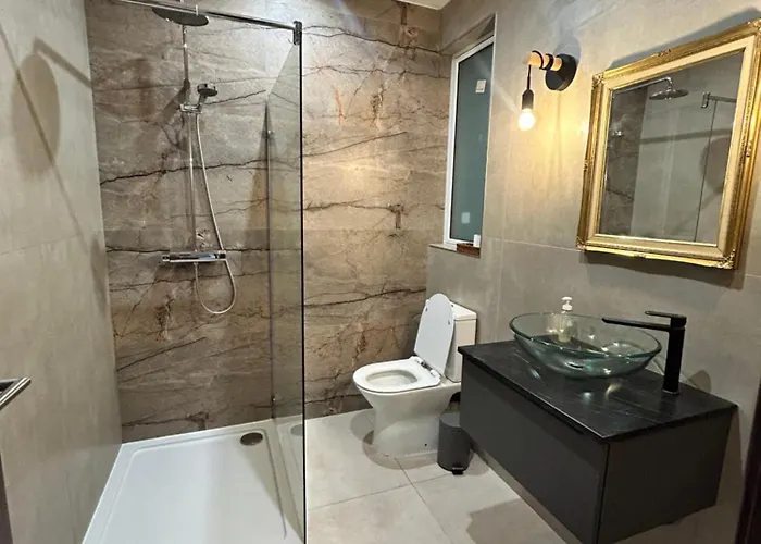 Luxury Private & St Julians - Shared