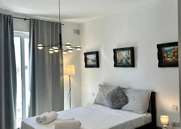 Luxury Private & St Julians - Shared *